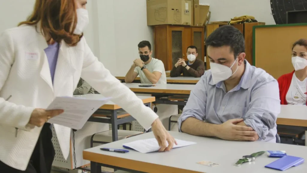 Extremadura busca profesores para cubrir 10 plazas